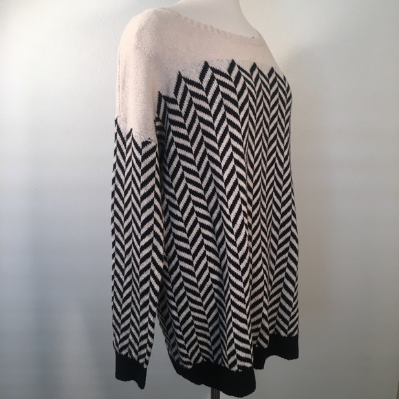 NWT Jana Black & Off White Sweater Chevron Print - Picture 2 of 6